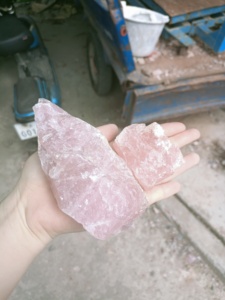 Doğal yeşil nefrit zümrüt yüz yeşim silindir ve yüz göz boyun masajı için gua sha set - Product Image 4