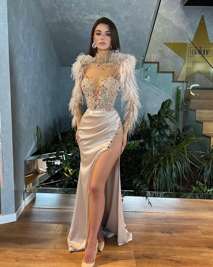 ED2473 costumi di piume Sexy rovesciati alti abito da sera abiti da sera in raso donna elegante con piuma