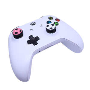 แผ่นยางซิลิโคนสำหรับเล่นฟุตบอลแบบไม่ลื่นสำหรับ PS3จอยสติ๊กแบบแอนะล็อกที่หุ้มด้ามจับสำหรับ PS5 PS4 Xbox One