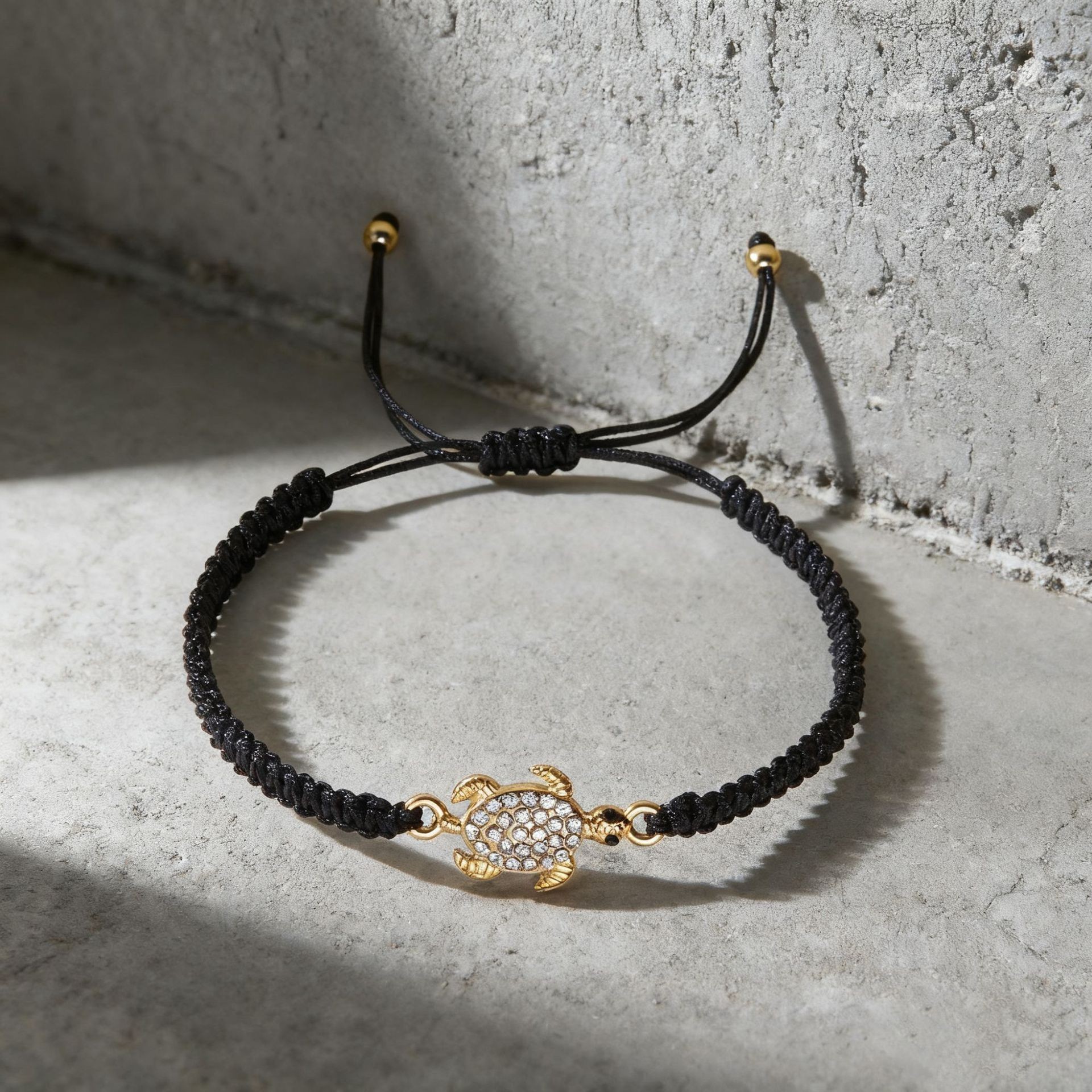 Diamond turtle black rope