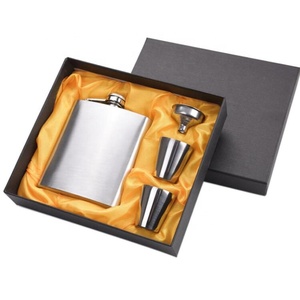 Johnie ווקר נירוסטה בקבוק עם כוס סט מותאם אישית 7 עוז pu עור נייד מיני בקבוק מתנה - Product Image 1