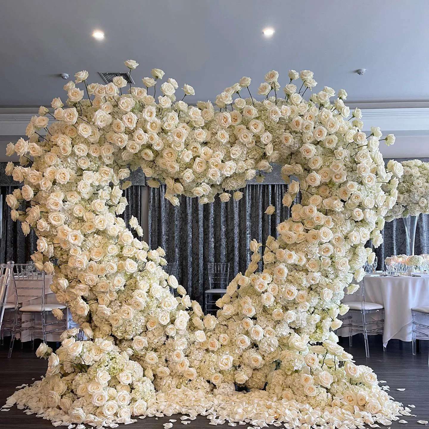 Arco de flor Artificial en forma de corazón, decoración creativa para boda, decoración para fiesta, flor Artificial en forma de corazón