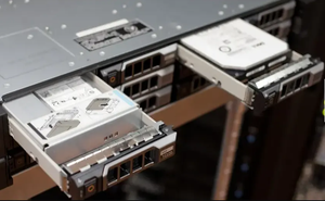 新存储PowerVault ME5084存储阵列10Gb ISCSI Base-T 8端口双5U控制器12TB硬盘驱动器