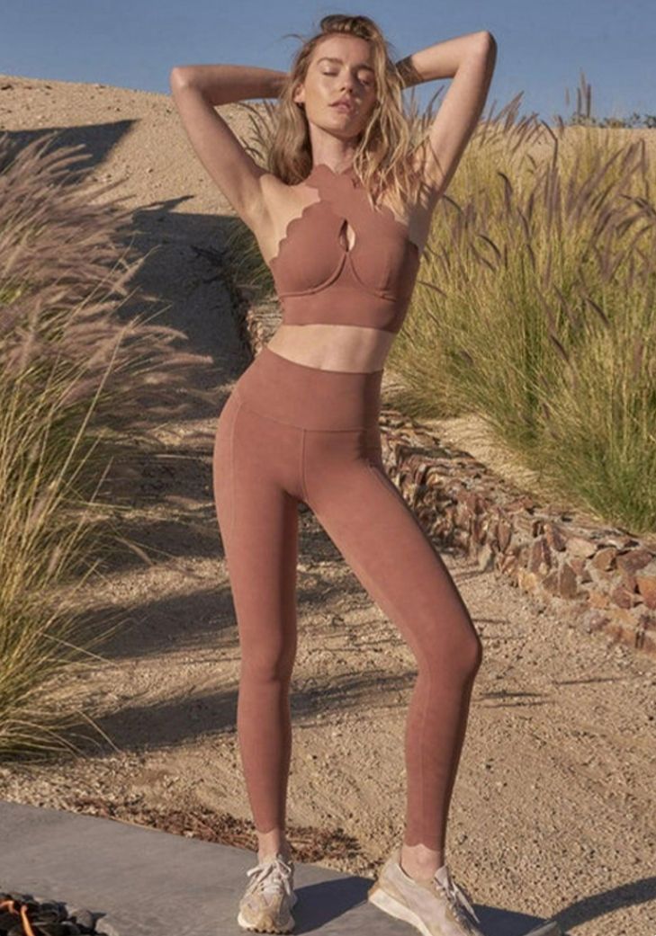 สีน้ำตาล