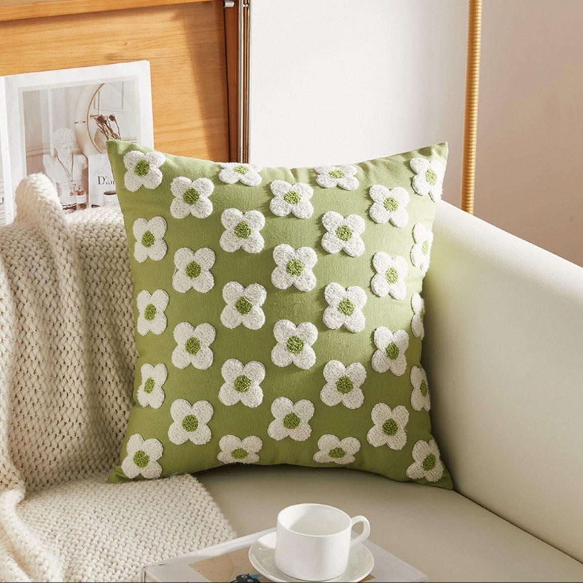 Green daisy