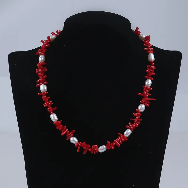 Zhuji vendita calda bianco naturale 9-10mm perla di patate corallo rosso collana di perle irregolari d'acqua dolce