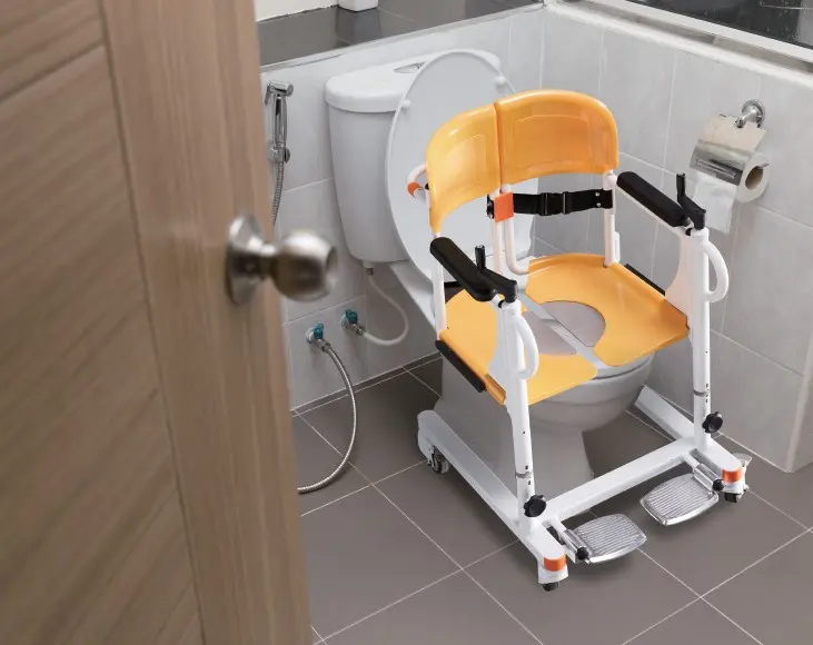 תכליתי קשישים חשמלי מטופל לנכים הרמת ציוד מקלחת שידת טואלט העברת מעלית כיסא מהמיטה כדי כיסא