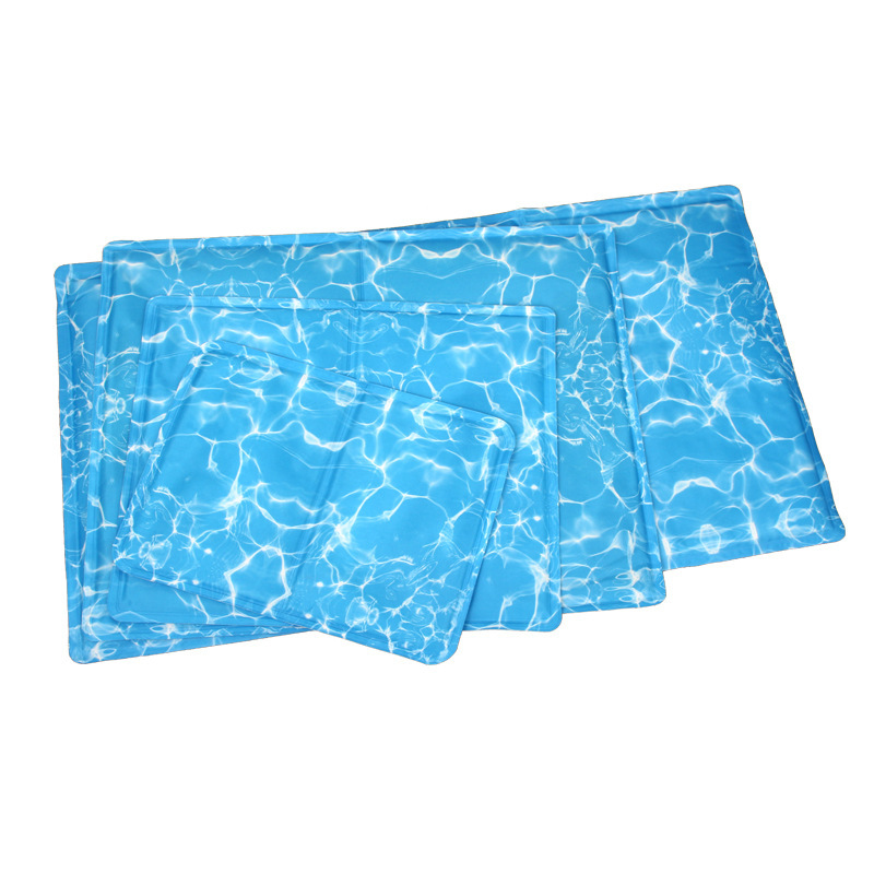 Light-colored water ripples