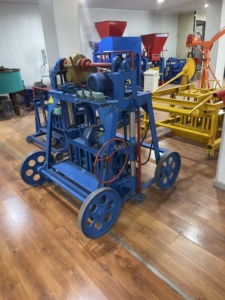 Máquina de bloques de cemento para la fabricación de ladrillos huecos o ladrillos entrelazados adecuados para procesar bloques de materiales de construcción - Product Image 4