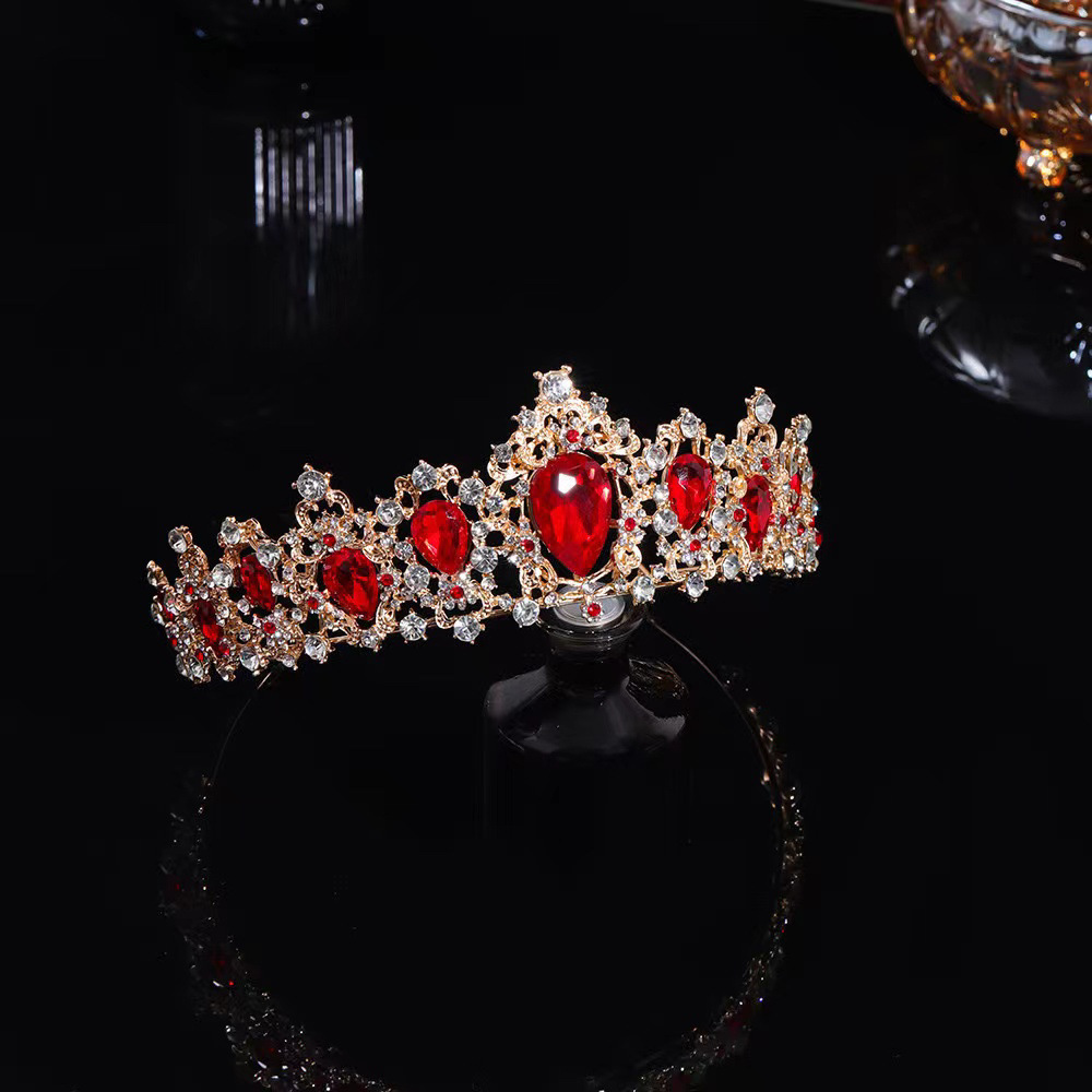 Sfondo oro corona rossa