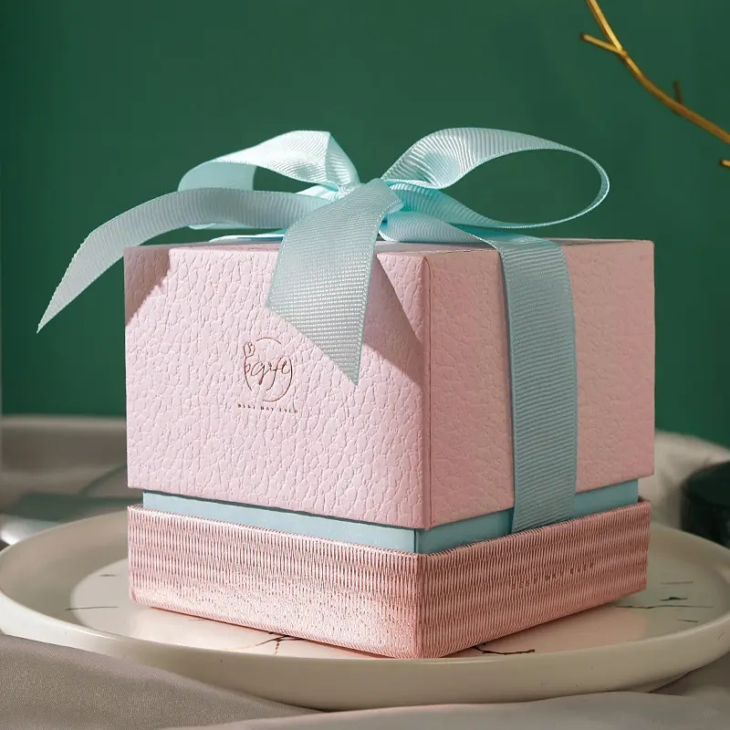 Özel Logo lüks çok renkli pembe kübik bebek duş doğum günü düğün kağıt şeker tatlı ambalaj kutusu ilmek ile