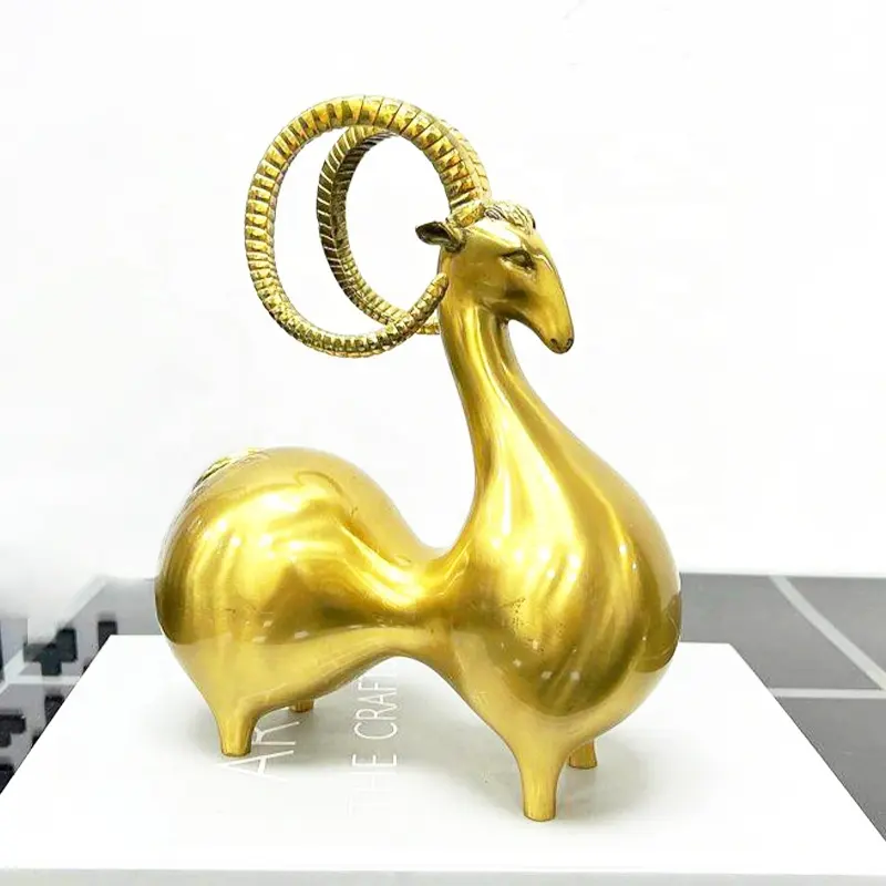 Estátua de cabra de cobre personalizada de fábrica para casa Fengshui escultura em metal de bronze dourado enfeites de antílope arte decorativa