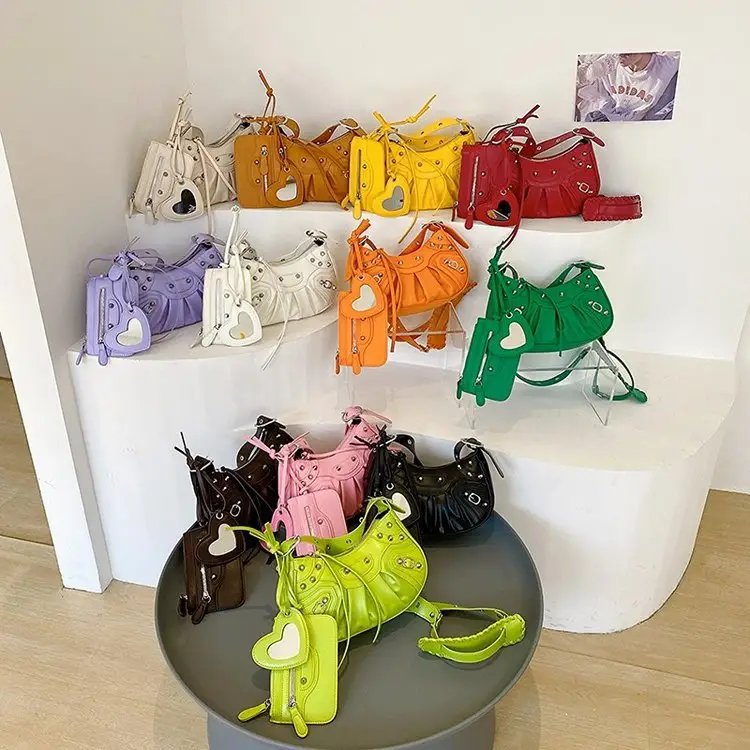 Mode populaire luxe Rivet Designer sac à bandoulière 2024 sac à main élégant à la mode avec miroir coeur