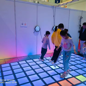 Interaktive DMX512 LED-Tanzfläche für Kinder IP65-Bewertung Beam Lights Game Tiles Requisiten für die Programmierung