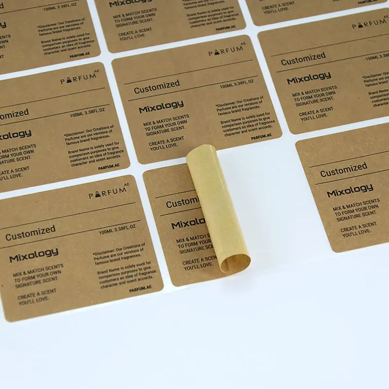 Etiquetas de papel Kraft quadradas personalizadas para garrafas de bebidas adesivas à prova d'água, adesivos UV de papel Kraft quadrado brilhante, saída de fábrica