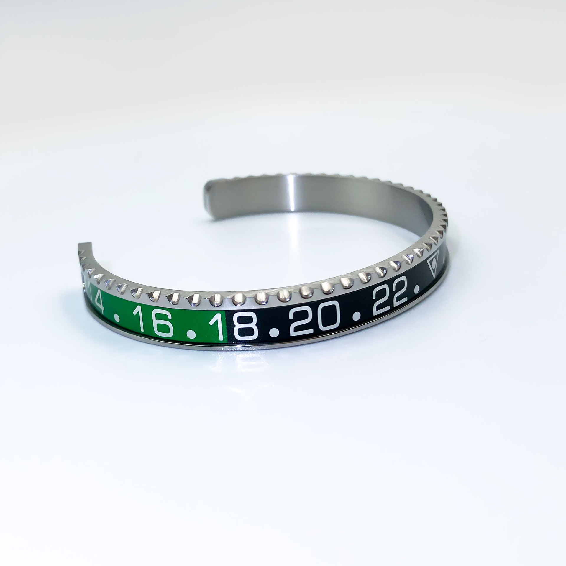 Plata-Negro y verde