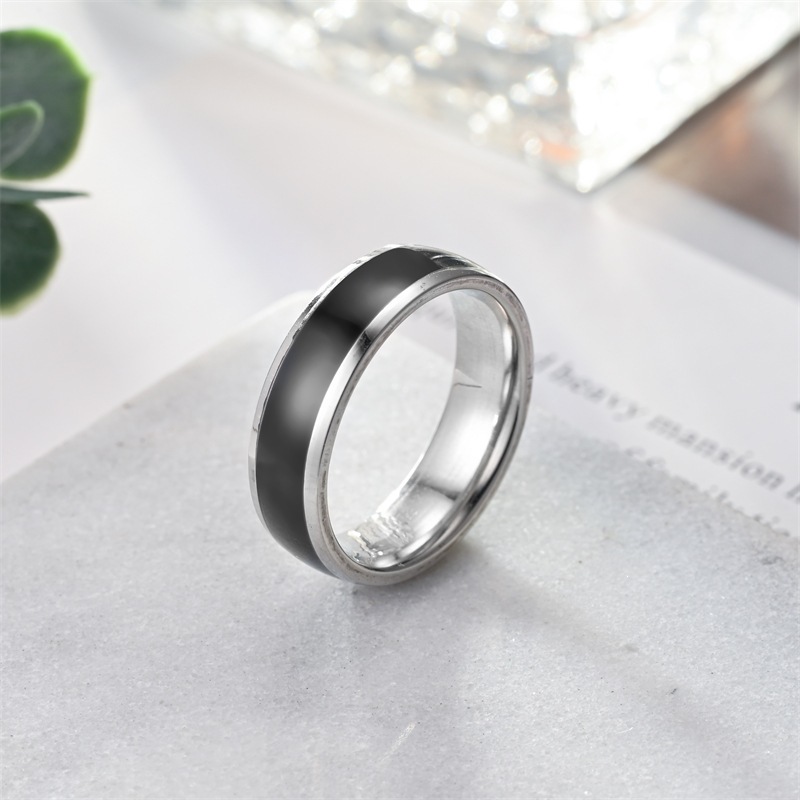 Bague couleur acier en résine noire 6x2