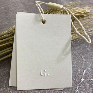 Cadena de ropa personalizada gratis Etiqueta colgante de plástico Etiquetas colgantes de papel para ropa Logotipo propio - Product Image 5