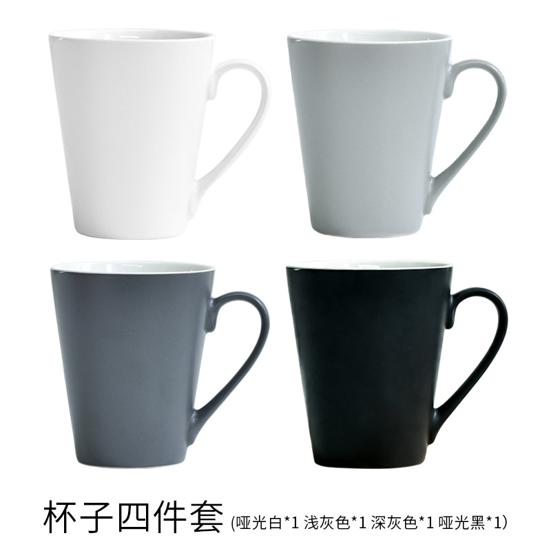 Ensemble de quatre pièces en couleur