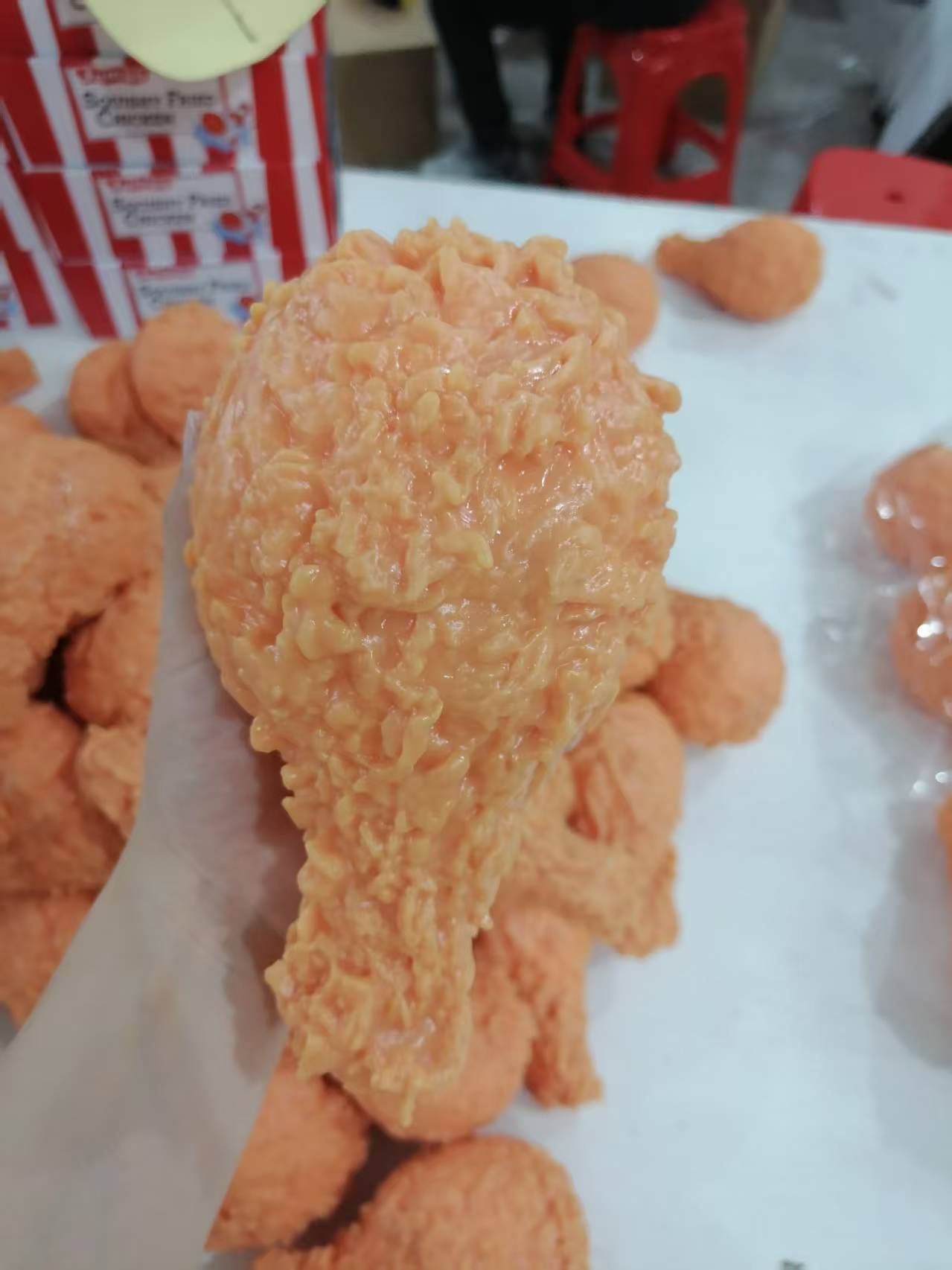 Muslo de pollo de 20 cm