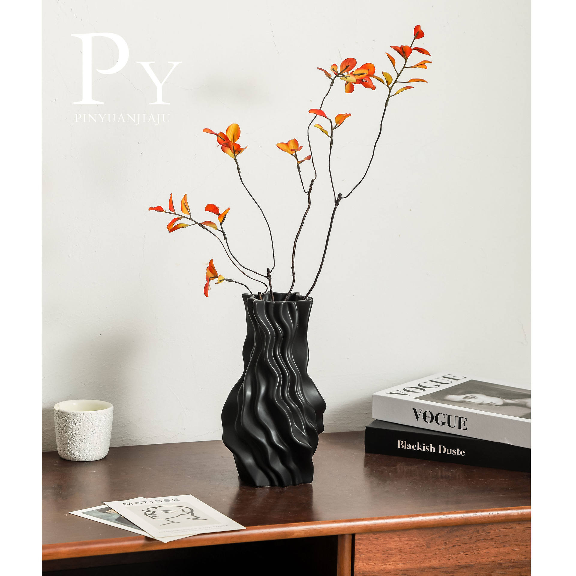 Vase plissé (21cm)-muet noir petites feuilles rouges