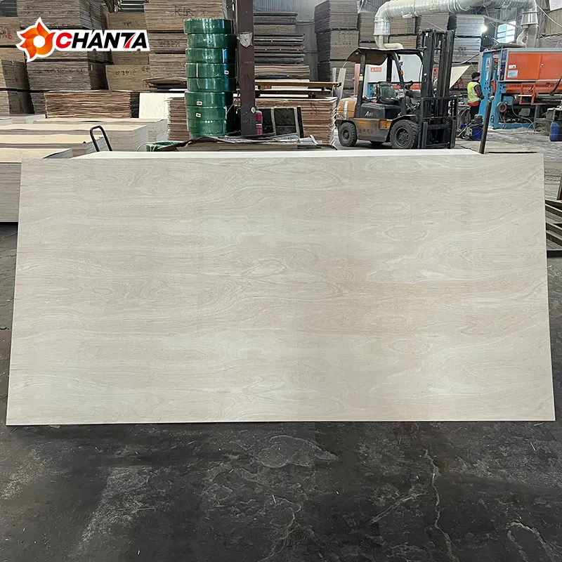 Preisgünstige 1220 × 2440 mm E1 Kleberbleichte Poplar-Plywoodplatten gewerbe