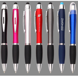 Toptan 2 in 1 Stylus plastik tükenmez kalem ile <span class=keywords><strong>Led</strong></span> ışık Up özelleştirilmiş baskılı kişisel ekran cep telefonu için reklam logosu