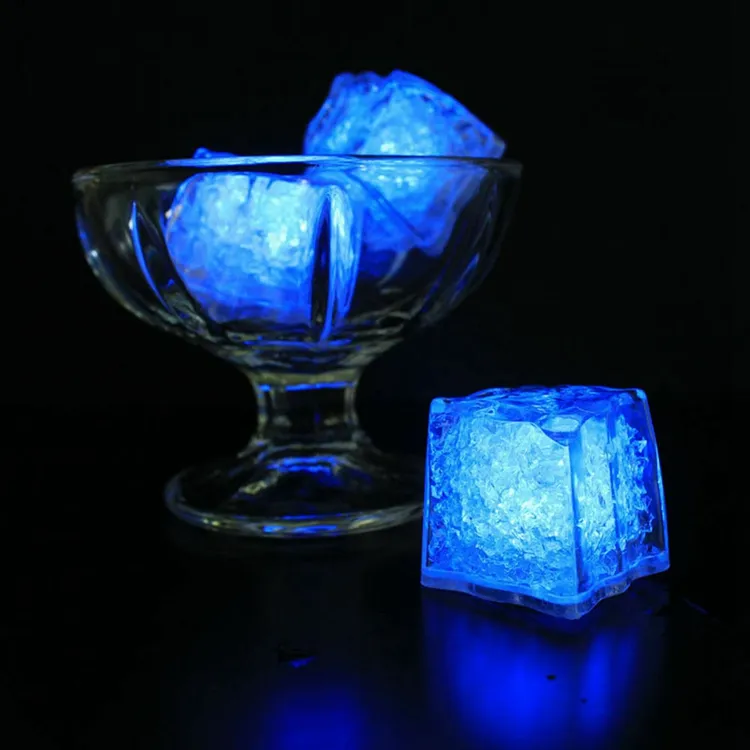 Fábrica LED de hielo de cubos de plástico iluminación cubos de hielo para Bar herramienta Club Champagne torre intermitente Led cubo de hielo