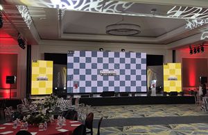 硬连接500x1000/500毫米弧形橱柜p3.91 DJ展位外部内部发光二极管电视墙显示屏背景舞台