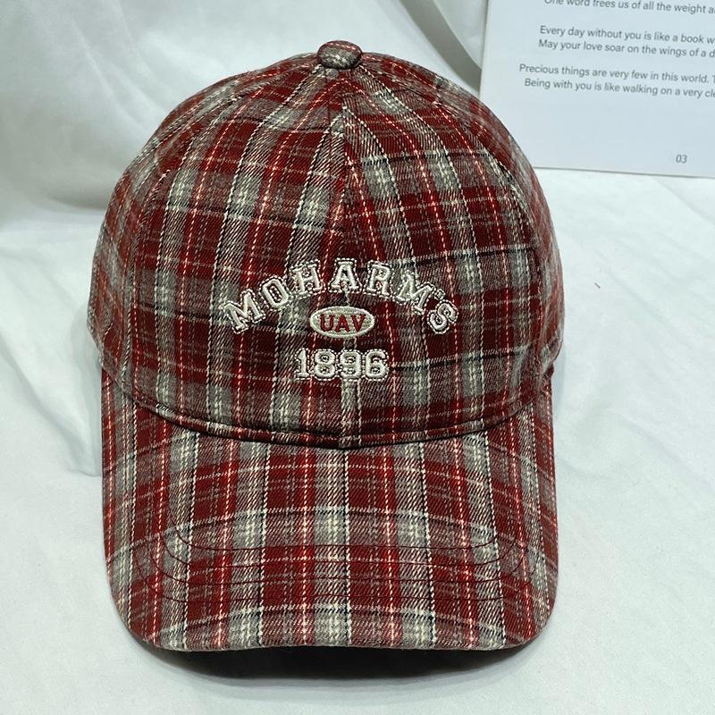 สีแดงเข้ม