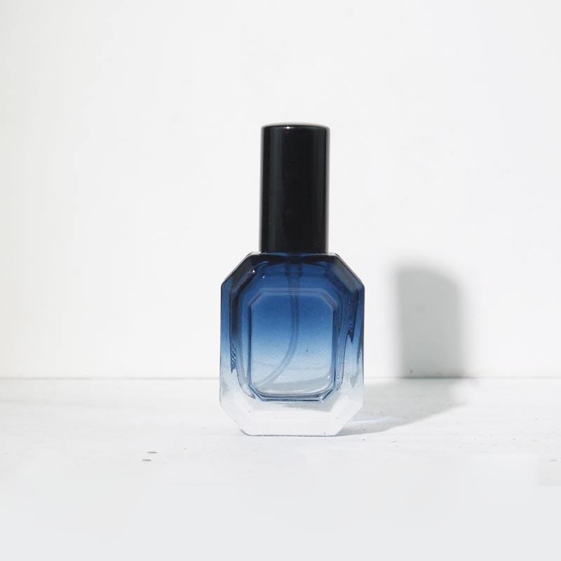 Blue gradient bottle + black nozzle cap