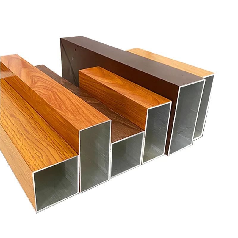 Venta caliente Casa de aluminio decorativa Granja Puertas de jardín Valla de aluminio de grano de madera