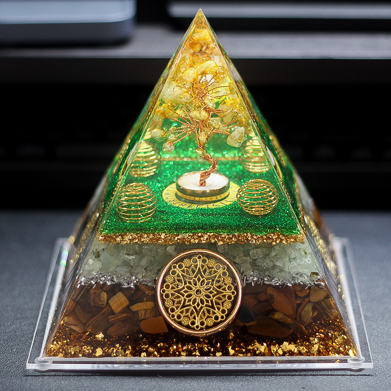 Pyramide de cristal jaune