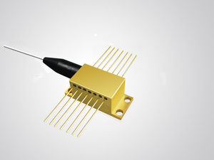 SMF光纤大功率50mW 1310nm <span class=keywords><strong>DFB</strong></span> 14引脚蝶形封装模块激光二极管