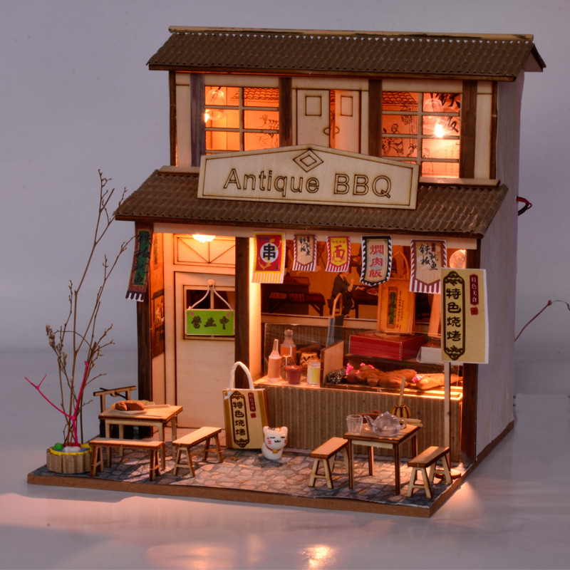 Magasin de barbecue de style ancien + outils + cache-poussière