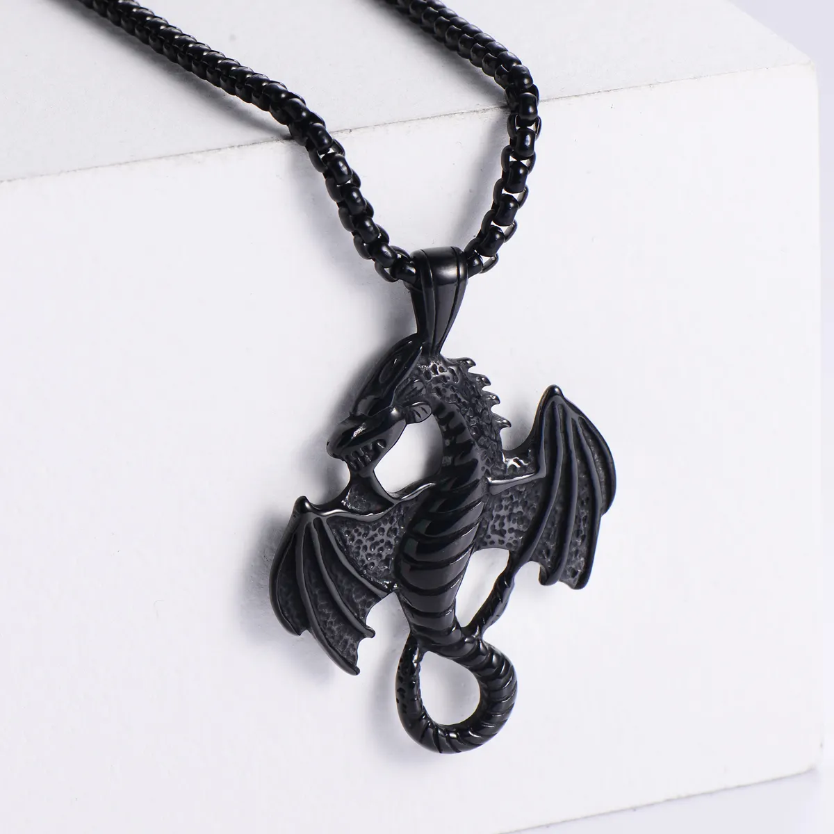 Colgante de tótem de dragón barroca Unisex, collar con colgante de una canción de hielo y fuego, elemento de dragón con Respiración de fuego