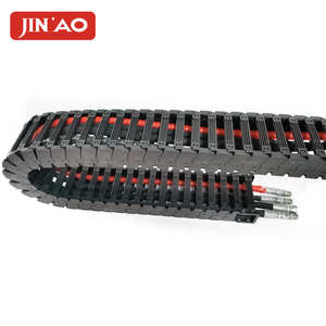 用于电缆载体的塑料，带有用于输送电线和电缆的拖链