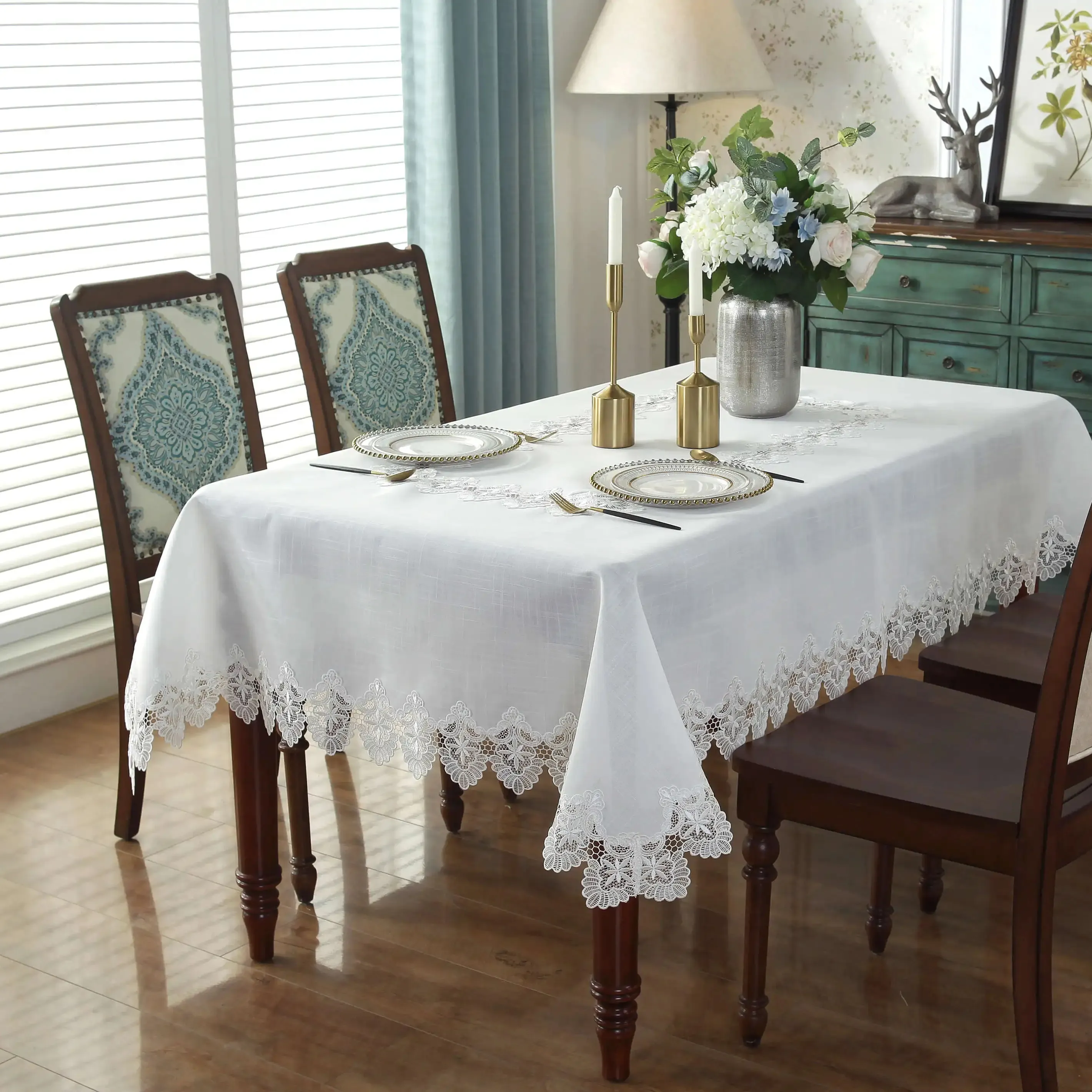 Beige lace tablecloth suitable for rectangular table Dianthus caryophyllus suitable for dining Christmas kitchen banquet table