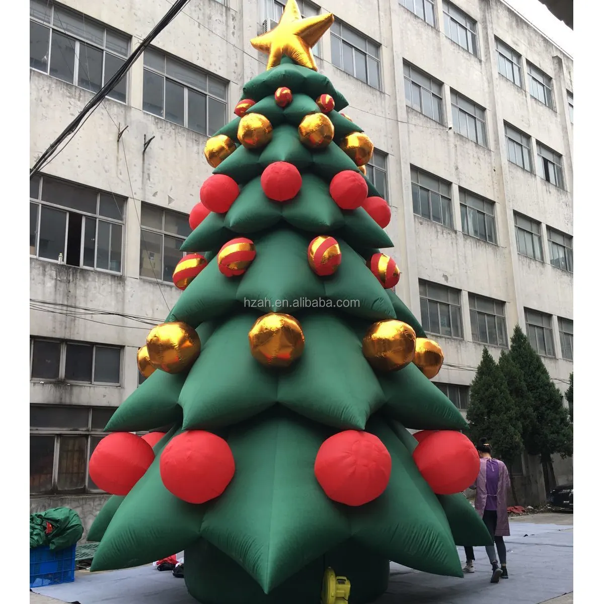 Outdoor Decor Green Inflatable Christmas Tree with Gifts