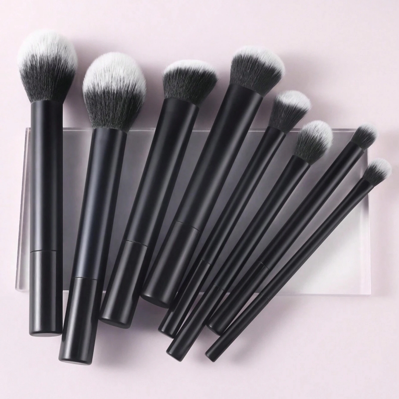 8 pinceaux noirs