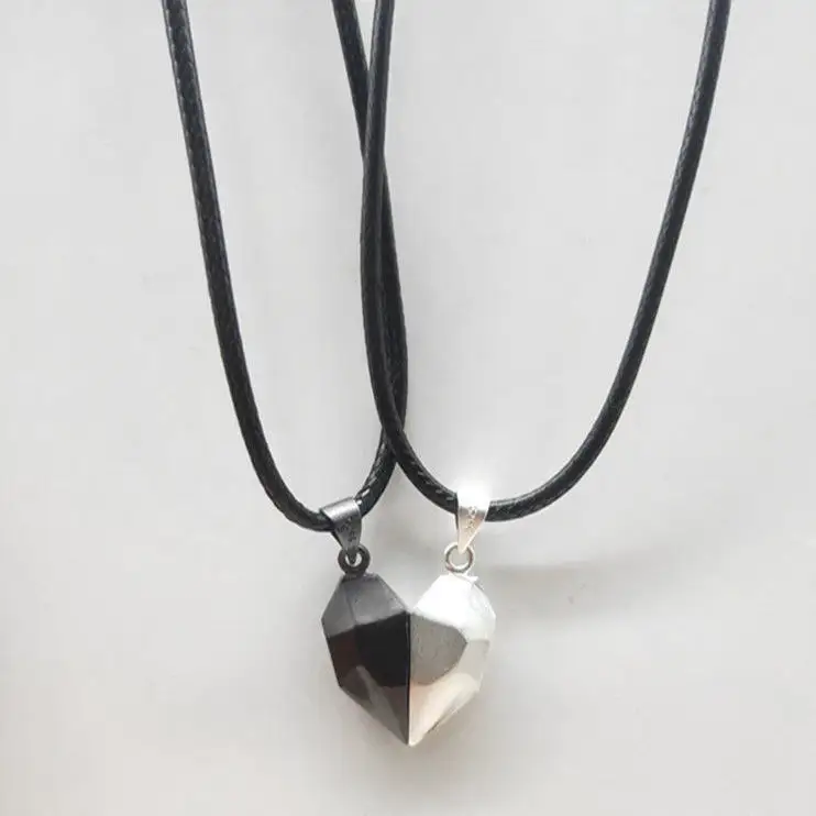 Colgante Simple de la pared de piedra de los deseos, colgante de costura de nicho, imán de amor, pareja, collar versátil, cadena de Collar para hombres y mujeres