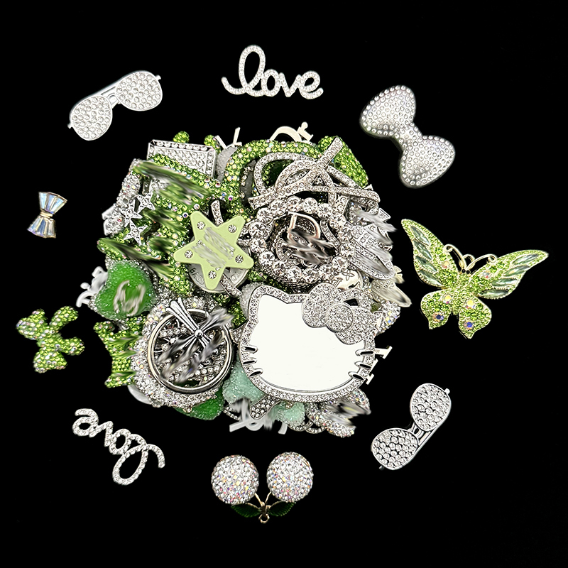 100 pezzi di ciondoli di lusso misti verde-argento (20L+50M+30S)