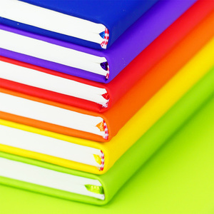 Cuaderno A5 personalizado con correa de PU multicolor, bolígrafo, cinta de bucle, etiqueta, Estilo espiral para escritura de notas de oficina y viajes