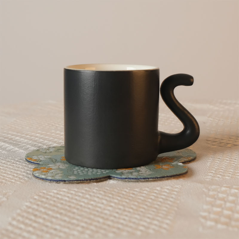 Tazza a forma di gatto nero