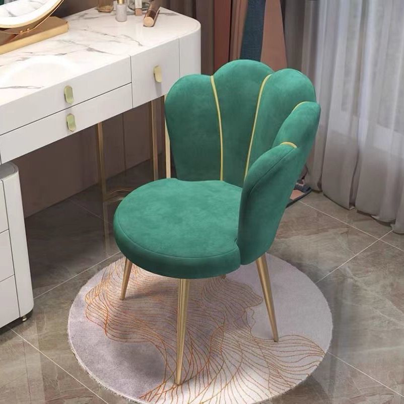 Chaise féerique vert foncé