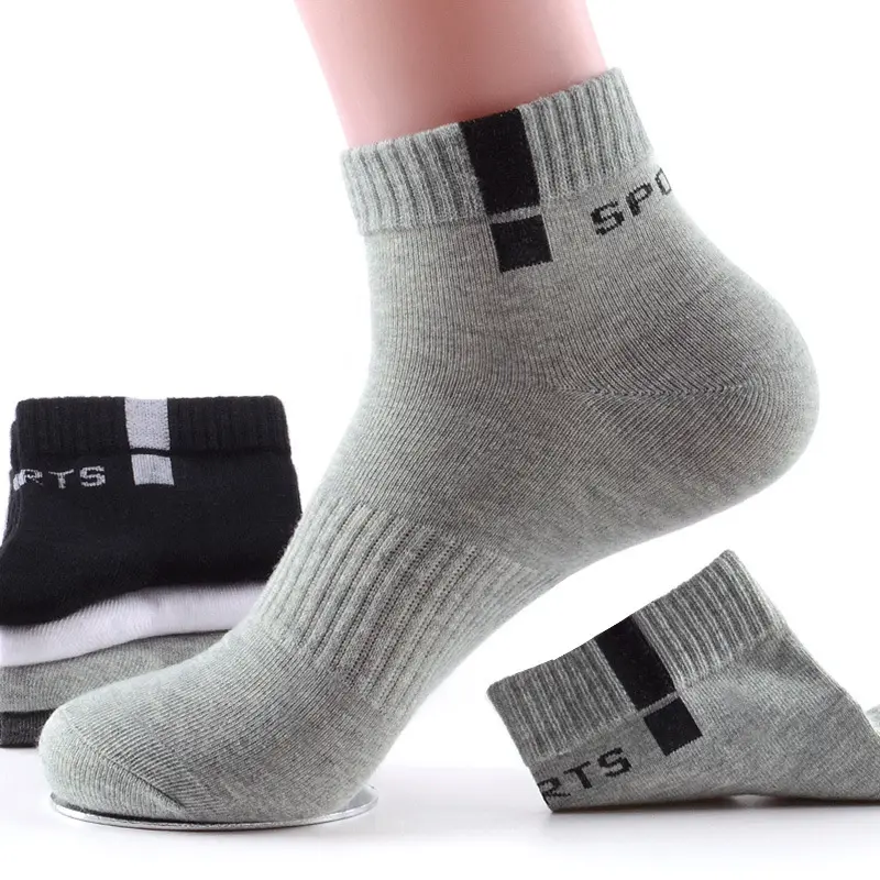 Hochwertige maßge schneiderte Herren socken Atmungsaktive schweiß absorbierende Strickstrümpfe in XL-Größe Logo-Muster in Weiß Schwarz Business