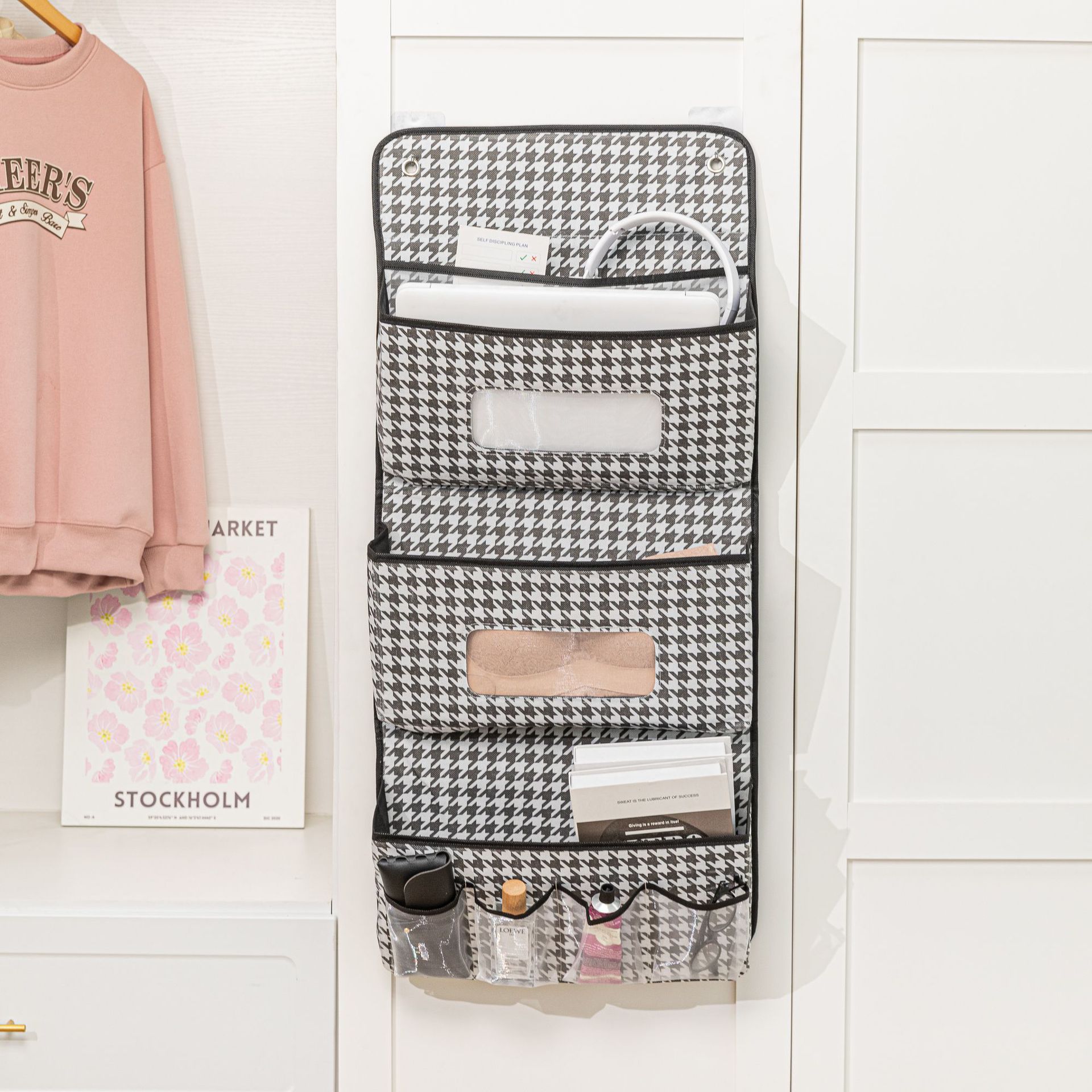 Houndstooth 3-layer design with hooks included