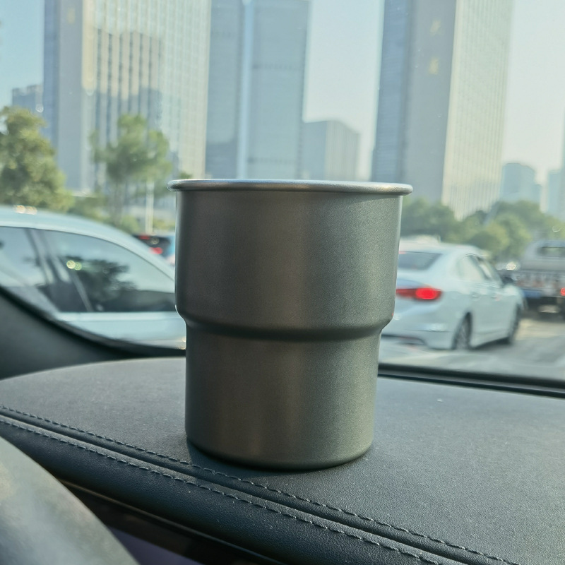 ถ้วยขั้นบันไดสีเทาแฟลชใส
