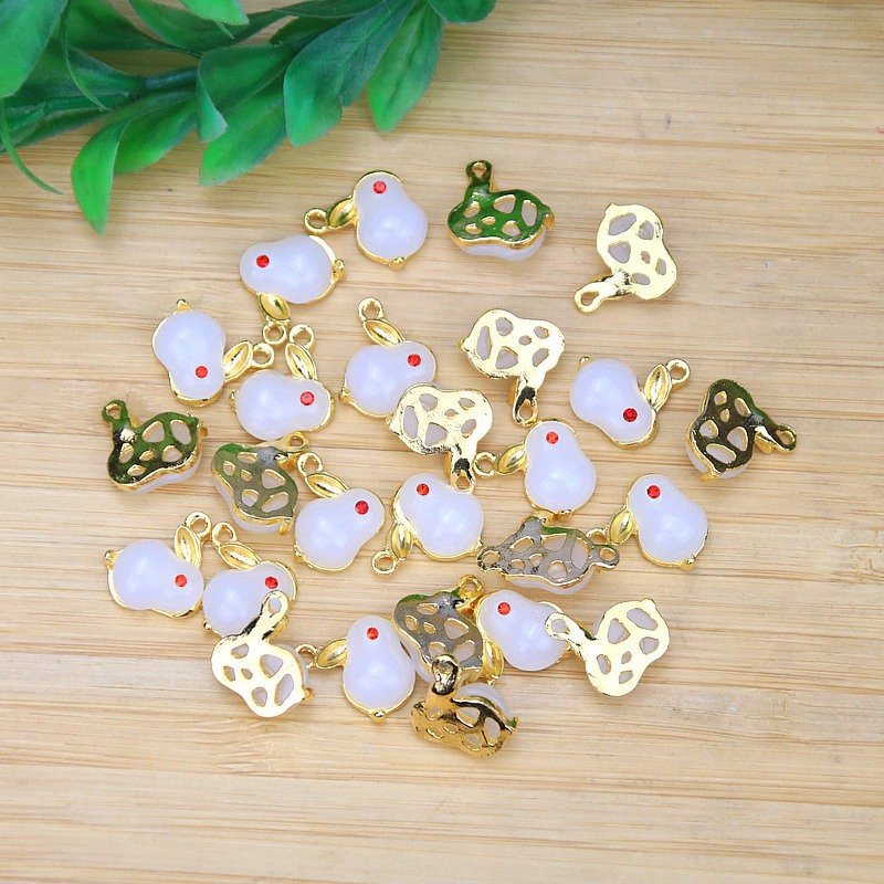 Single-hole white rabbit pendant