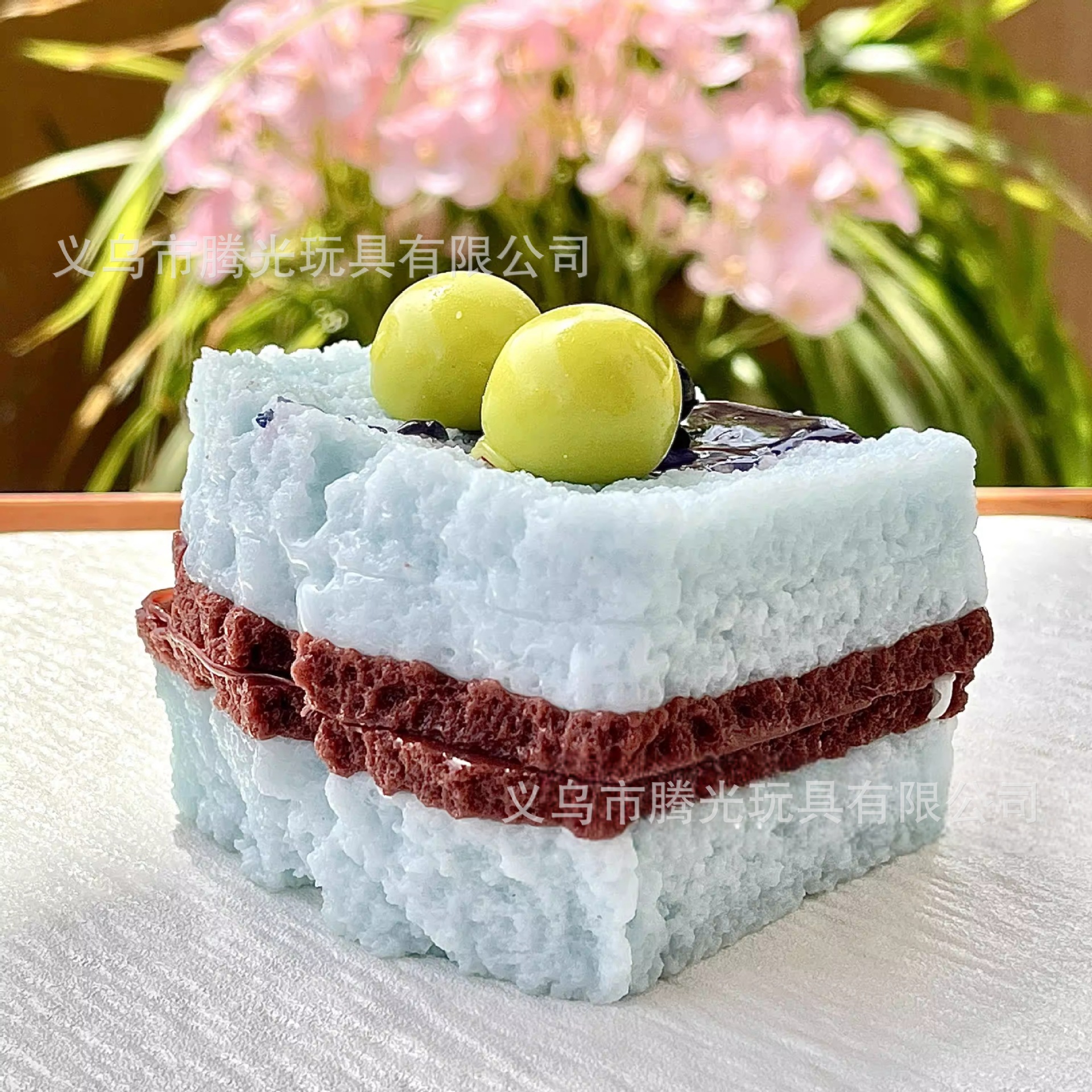 Tostada de uva y arándanos
